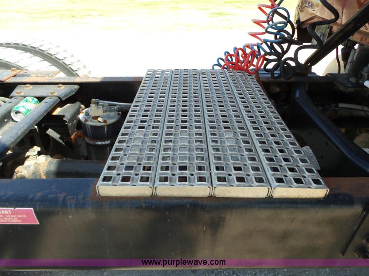 image for item L6322 1993 Volvo WIAM semi truck