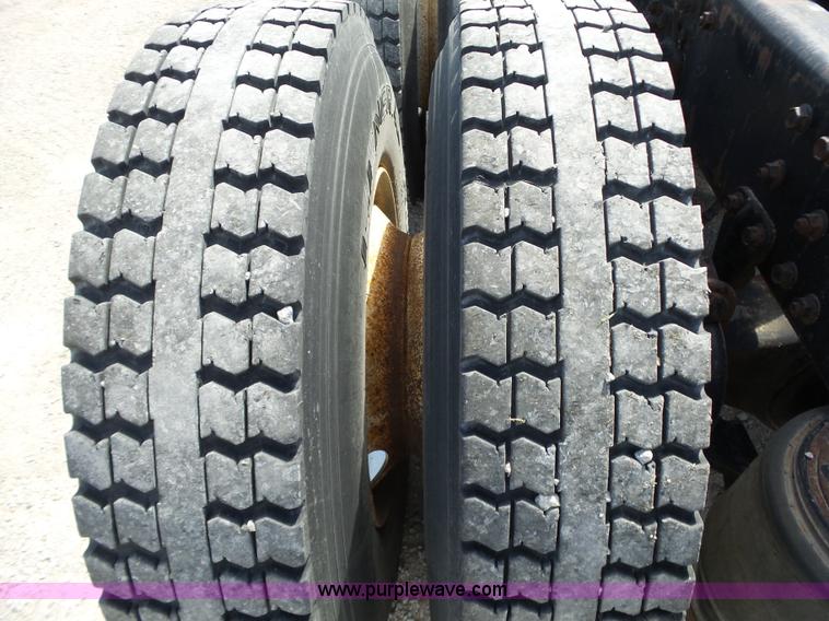 image for item L6322 1993 Volvo WIAM semi truck