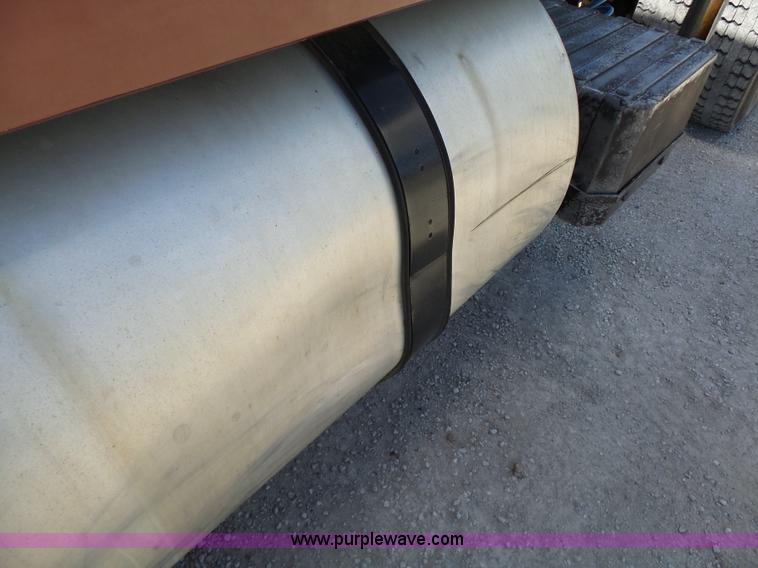 image for item L6322 1993 Volvo WIAM semi truck