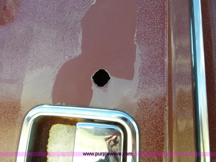 image for item L6322 1993 Volvo WIAM semi truck