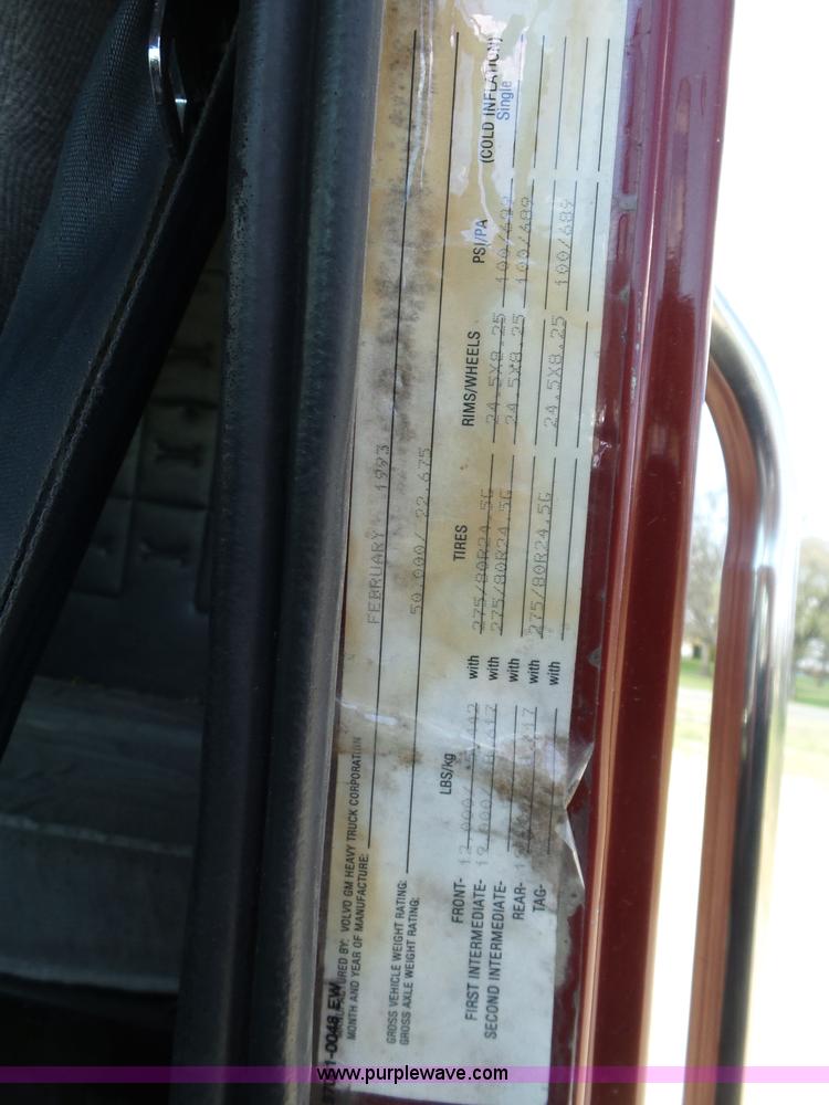 image for item L6322 1993 Volvo WIAM semi truck