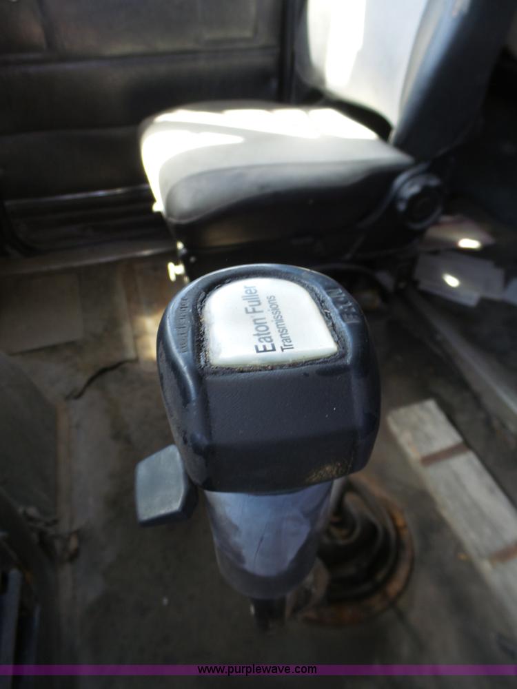 image for item L6322 1993 Volvo WIAM semi truck