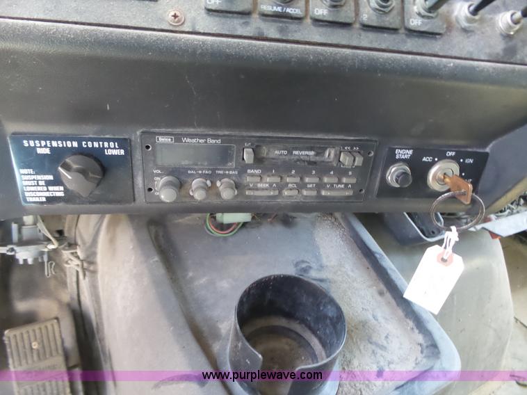 image for item L6322 1993 Volvo WIAM semi truck