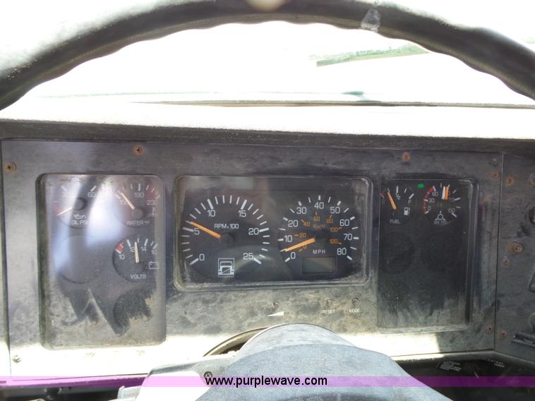 image for item L6322 1993 Volvo WIAM semi truck