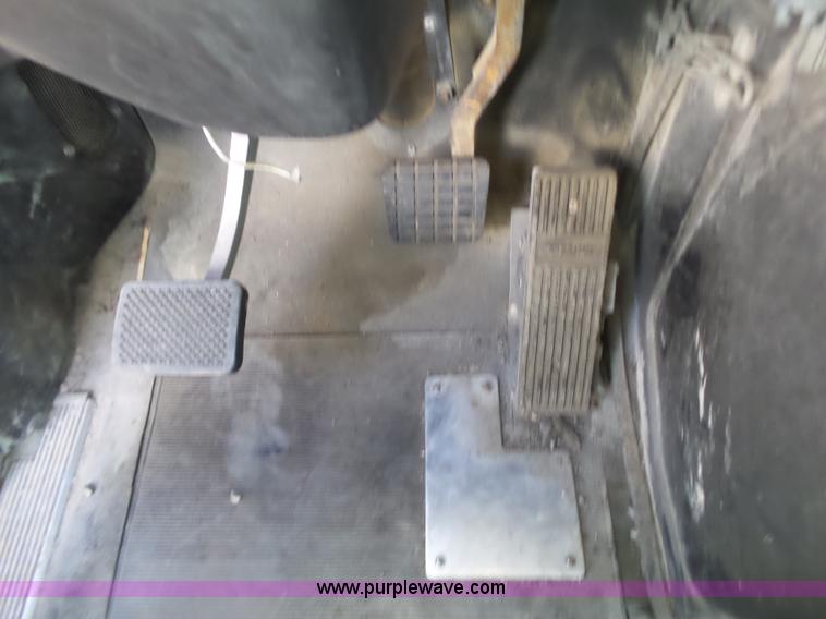 image for item L6322 1993 Volvo WIAM semi truck