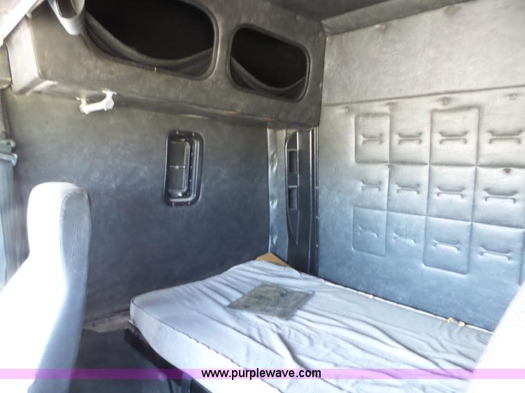 image for item L6322 1993 Volvo WIAM semi truck