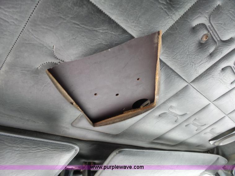 image for item L6322 1993 Volvo WIAM semi truck