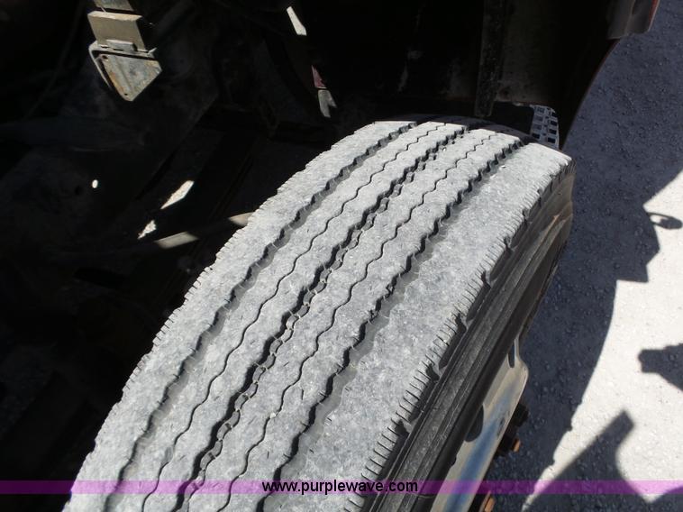 image for item L6322 1993 Volvo WIAM semi truck