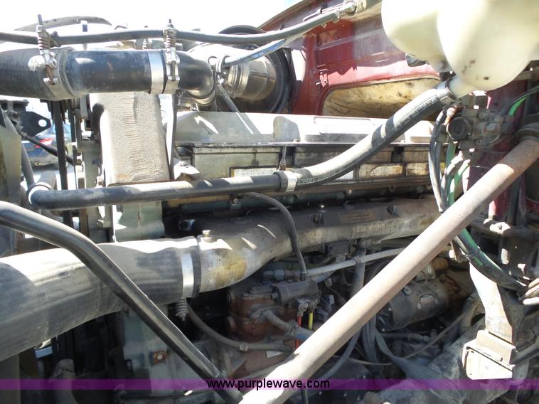 image for item L6322 1993 Volvo WIAM semi truck