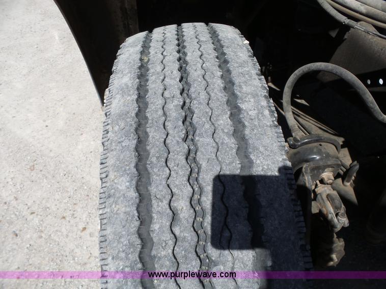 image for item L6322 1993 Volvo WIAM semi truck