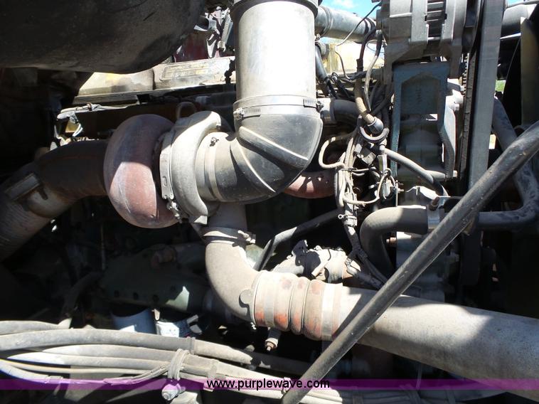 image for item L6322 1993 Volvo WIAM semi truck