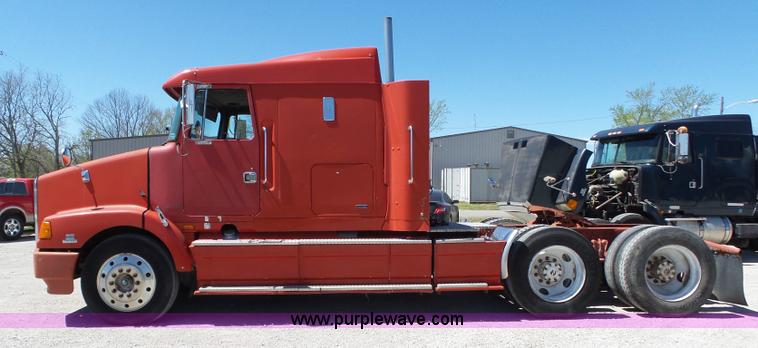 image for item L6323 1993 Volvo WIAM semi truck