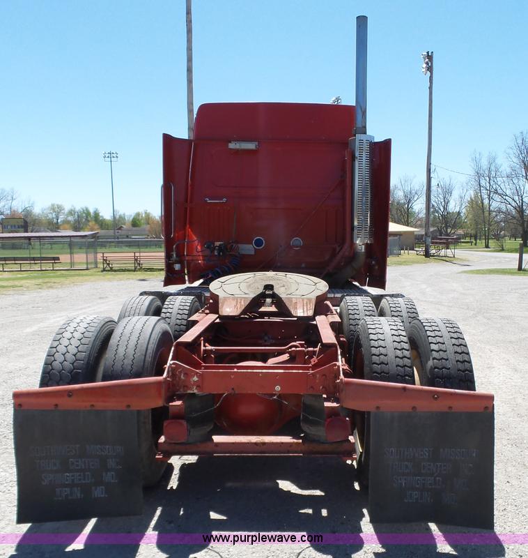 image for item L6323 1993 Volvo WIAM semi truck