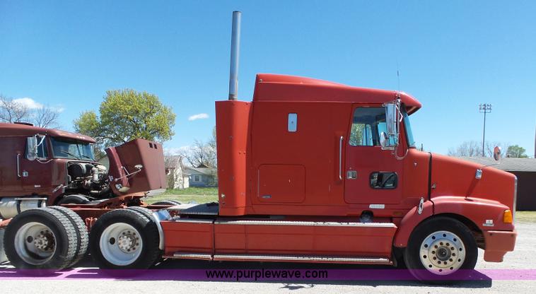 image for item L6323 1993 Volvo WIAM semi truck