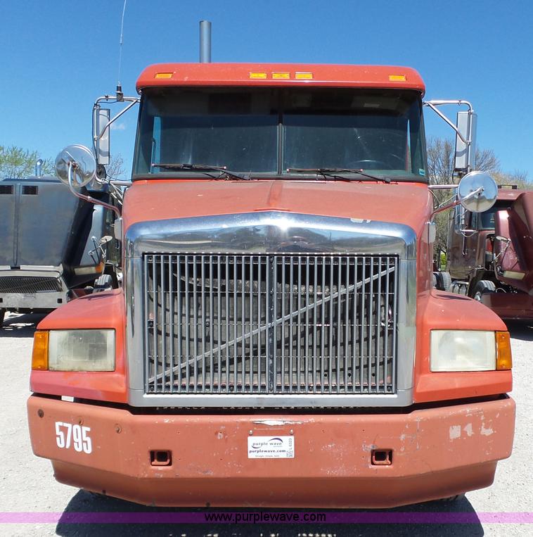 image for item L6323 1993 Volvo WIAM semi truck