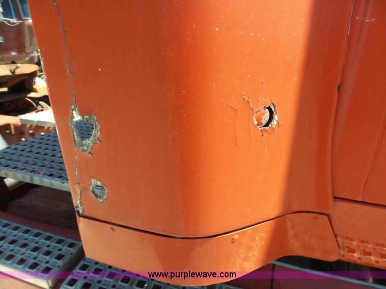 image for item L6323 1993 Volvo WIAM semi truck