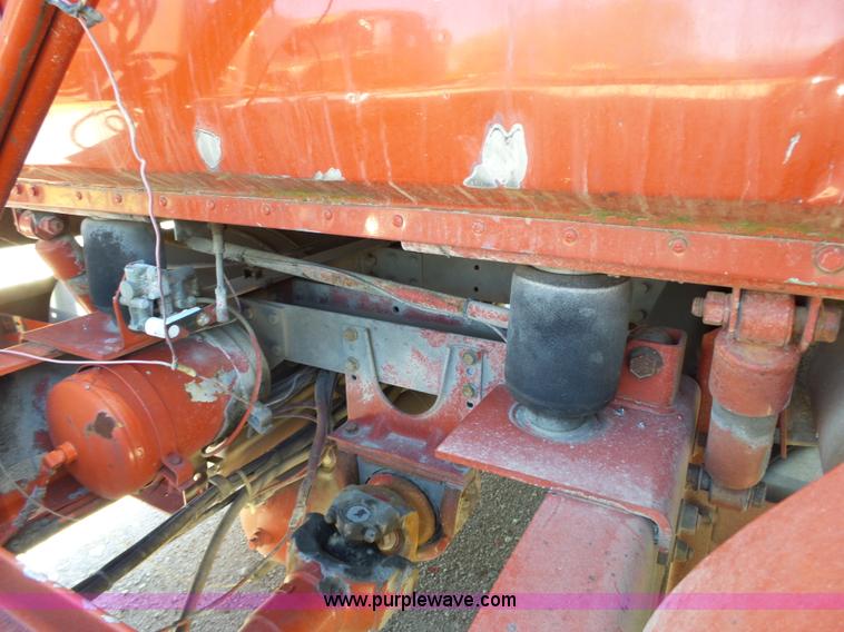 image for item L6323 1993 Volvo WIAM semi truck