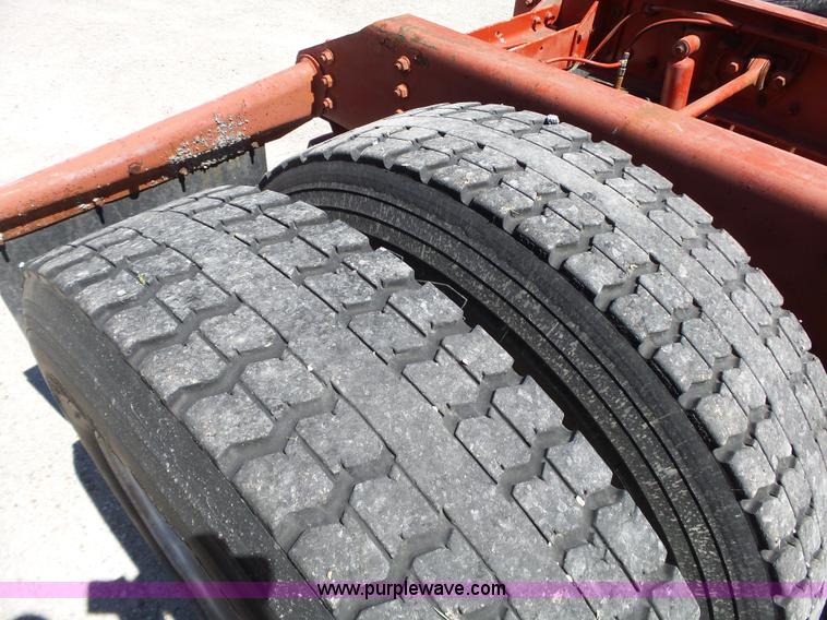 image for item L6323 1993 Volvo WIAM semi truck