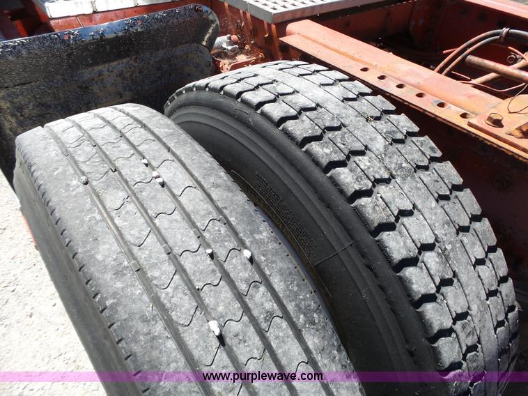 image for item L6323 1993 Volvo WIAM semi truck