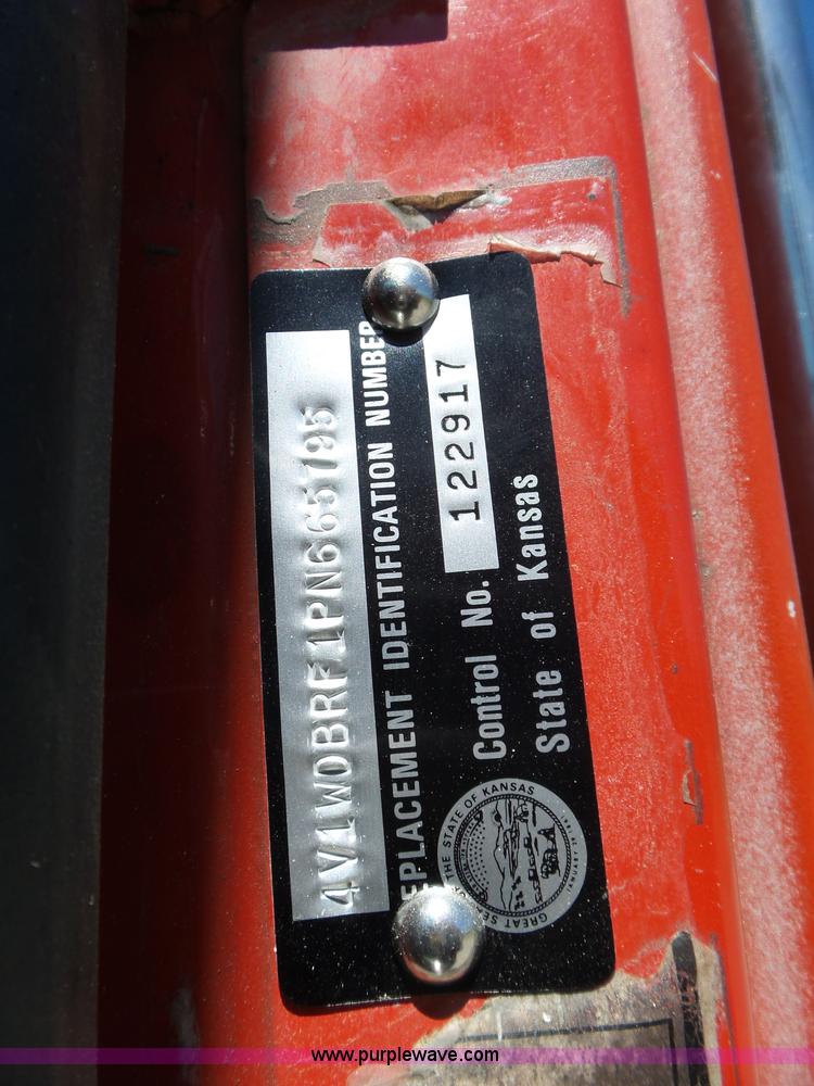 image for item L6323 1993 Volvo WIAM semi truck