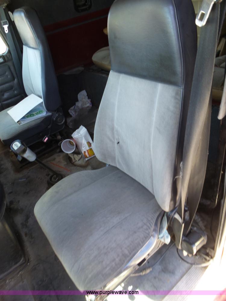 image for item L6323 1993 Volvo WIAM semi truck