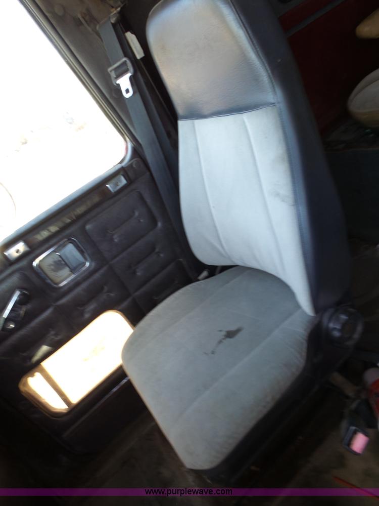 image for item L6323 1993 Volvo WIAM semi truck