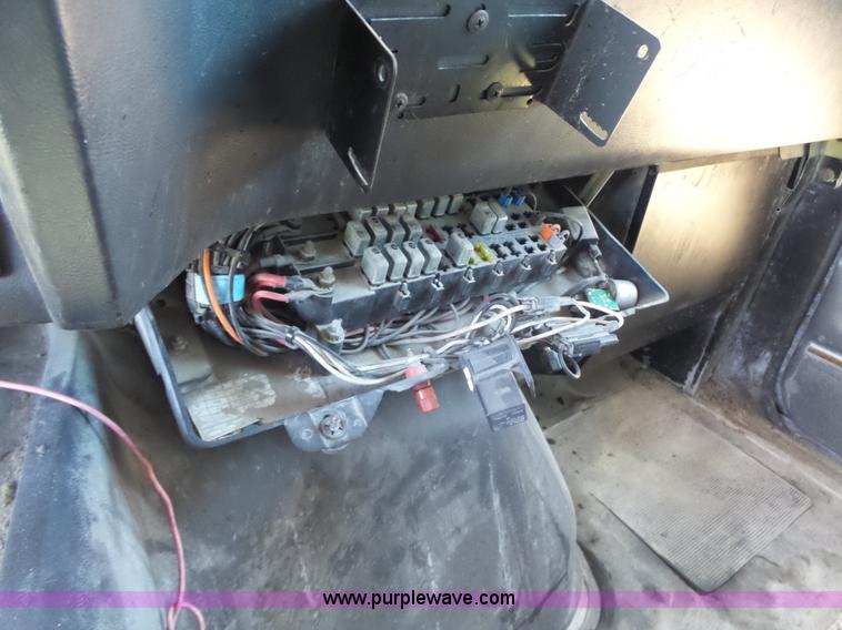 image for item L6323 1993 Volvo WIAM semi truck