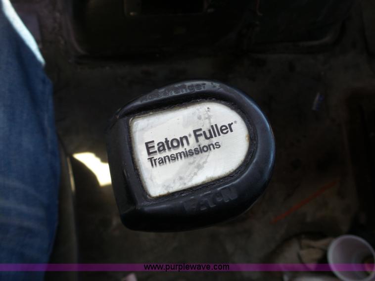 image for item L6323 1993 Volvo WIAM semi truck