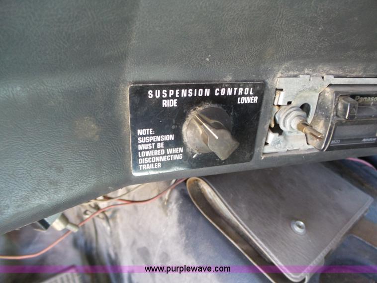 image for item L6323 1993 Volvo WIAM semi truck