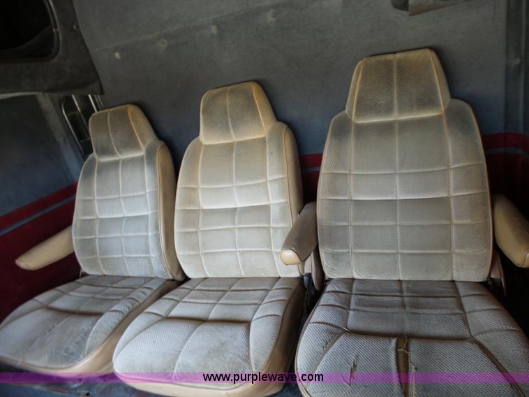 image for item L6323 1993 Volvo WIAM semi truck