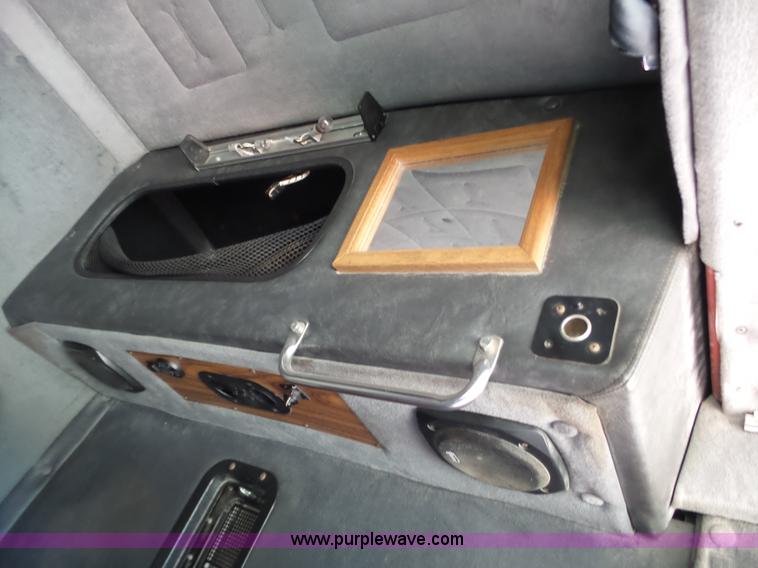 image for item L6323 1993 Volvo WIAM semi truck