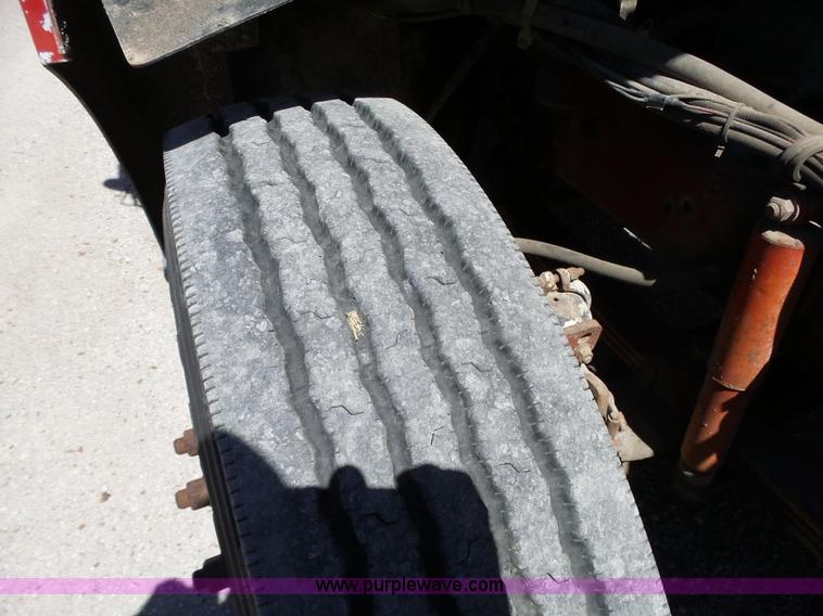 image for item L6323 1993 Volvo WIAM semi truck