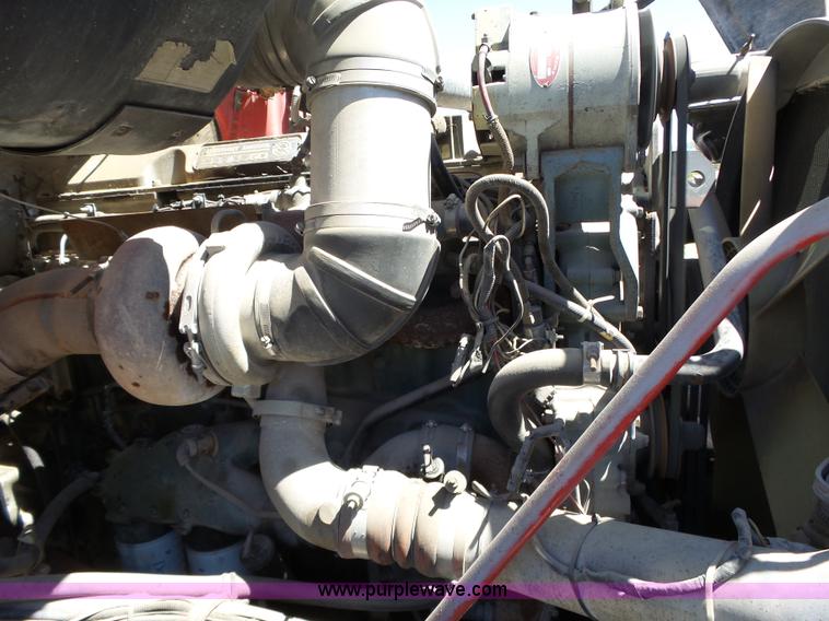 image for item L6323 1993 Volvo WIAM semi truck