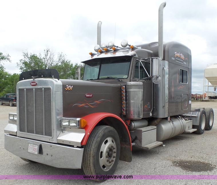 image for item L7497 2003 Peterbilt 379 semi truck
