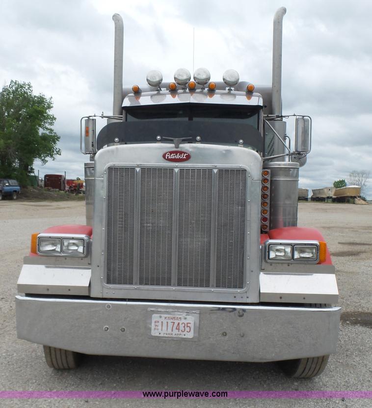 image for item L7497 2003 Peterbilt 379 semi truck