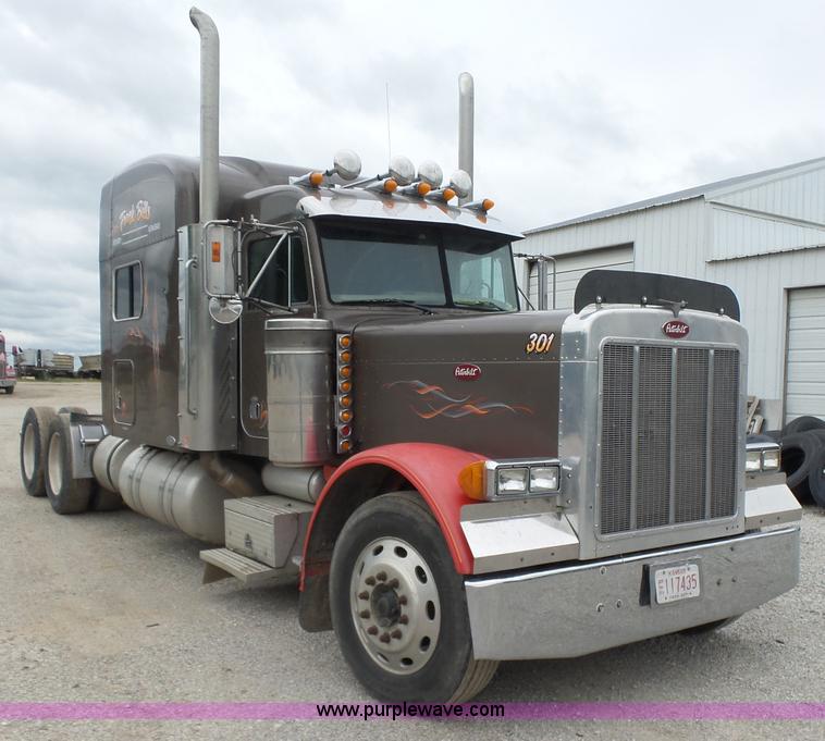 image for item L7497 2003 Peterbilt 379 semi truck