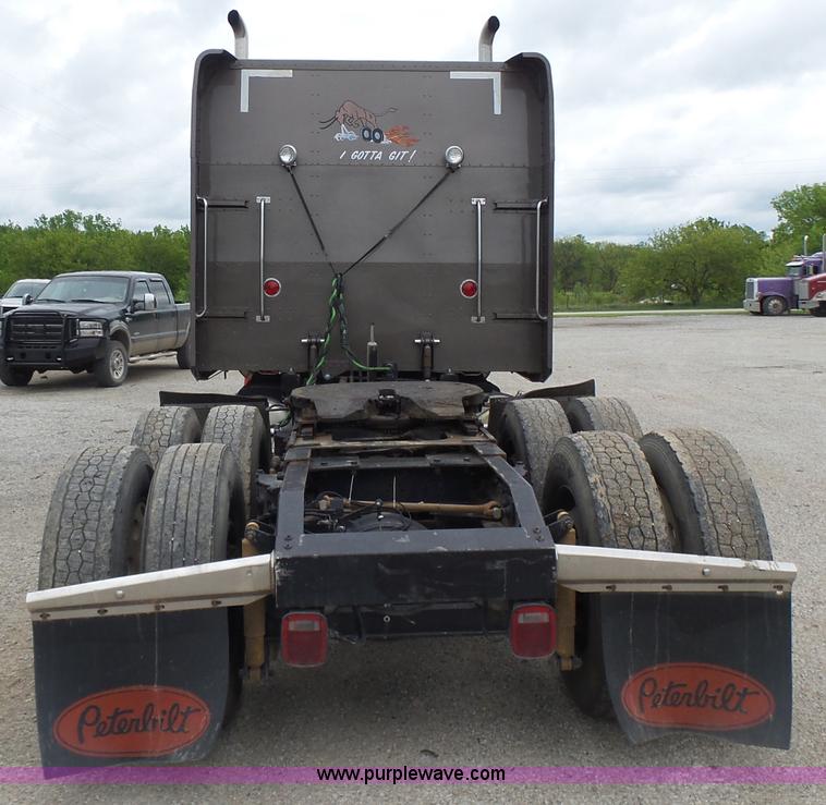 image for item L7497 2003 Peterbilt 379 semi truck