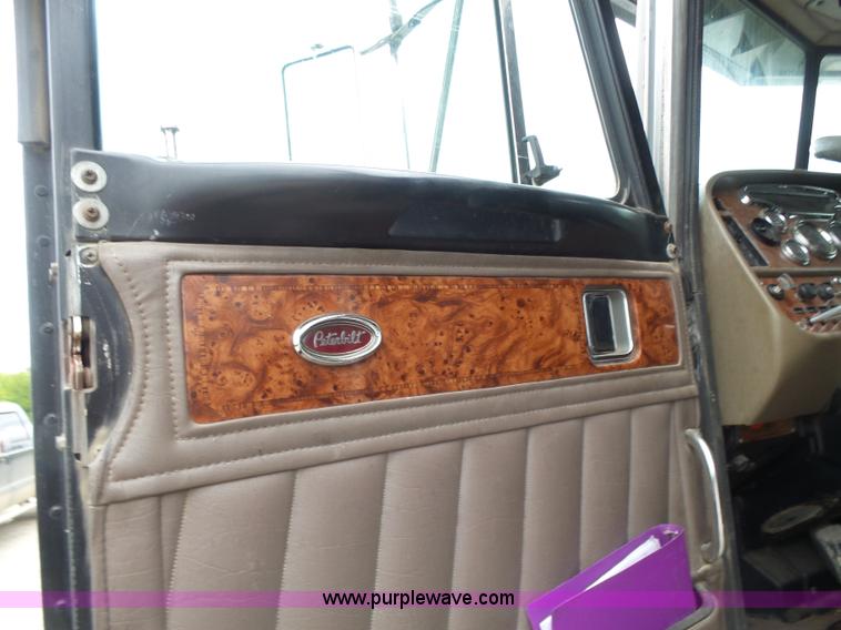 image for item L7497 2003 Peterbilt 379 semi truck
