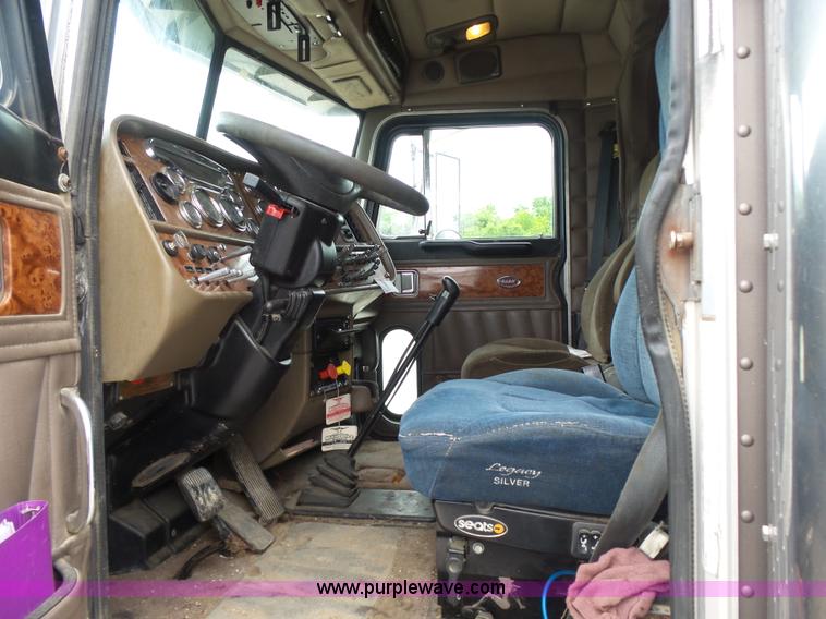 image for item L7497 2003 Peterbilt 379 semi truck