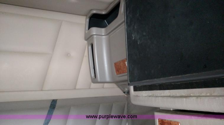 image for item L7497 2003 Peterbilt 379 semi truck