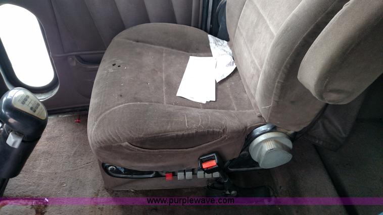 image for item L7497 2003 Peterbilt 379 semi truck