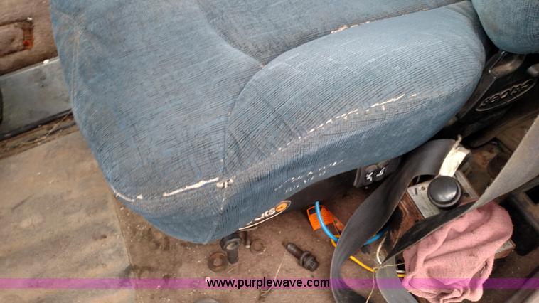 image for item L7497 2003 Peterbilt 379 semi truck