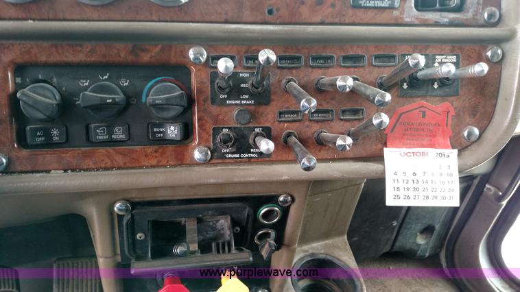 image for item L7497 2003 Peterbilt 379 semi truck