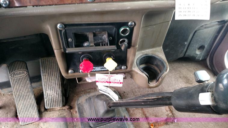 image for item L7497 2003 Peterbilt 379 semi truck