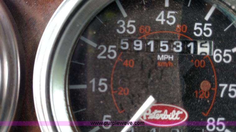 image for item L7497 2003 Peterbilt 379 semi truck