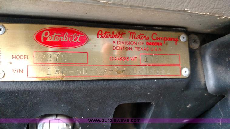 image for item L7497 2003 Peterbilt 379 semi truck