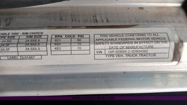 image for item L7497 2003 Peterbilt 379 semi truck