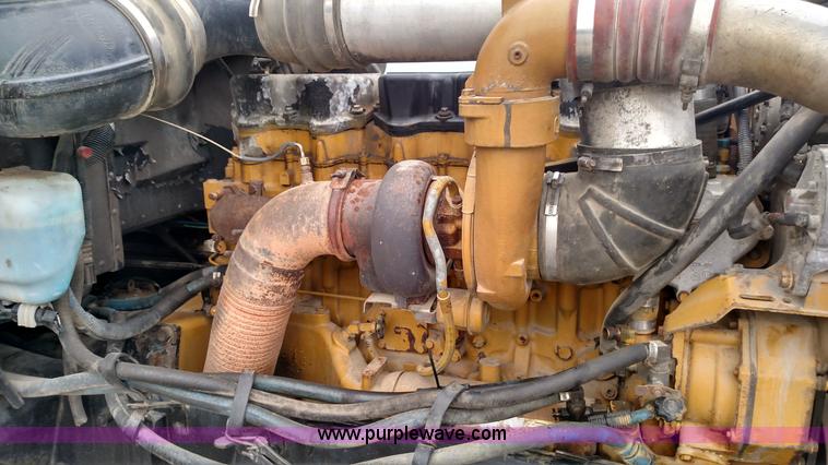 image for item L7497 2003 Peterbilt 379 semi truck