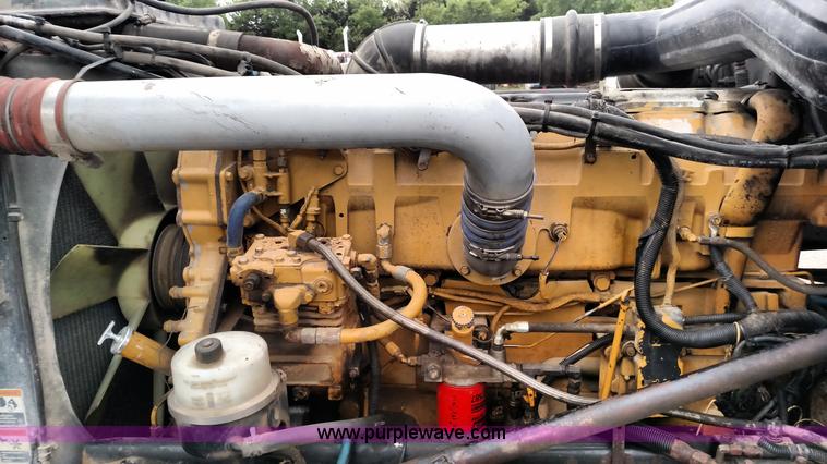 image for item L7497 2003 Peterbilt 379 semi truck