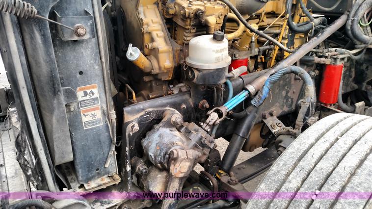 image for item L7497 2003 Peterbilt 379 semi truck